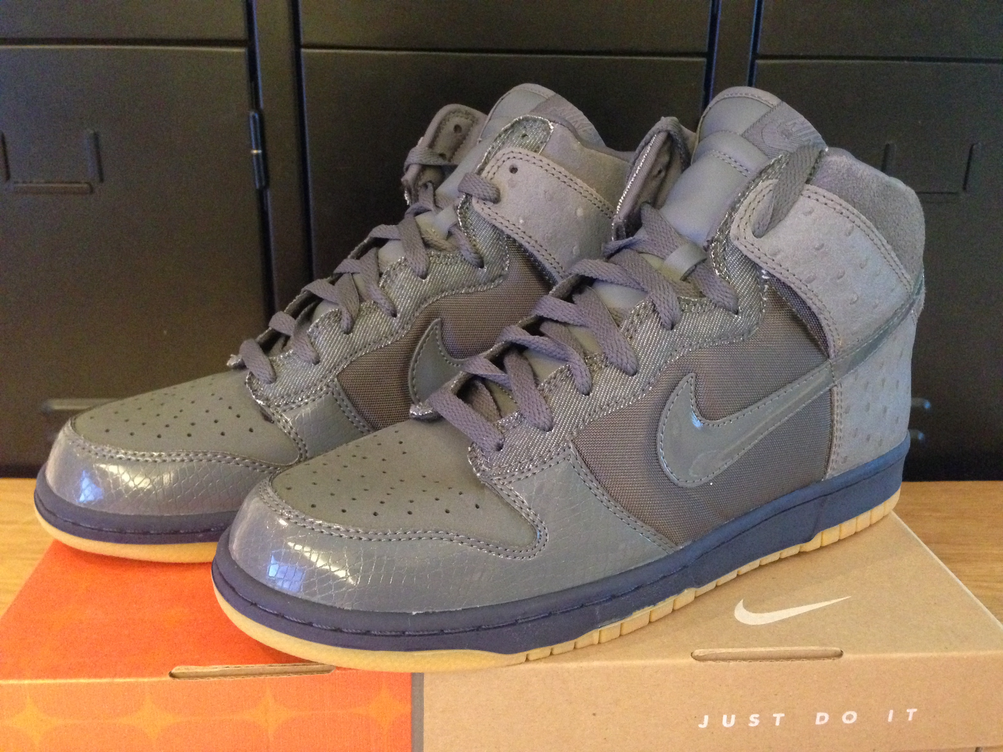 nike dunk high deluxe